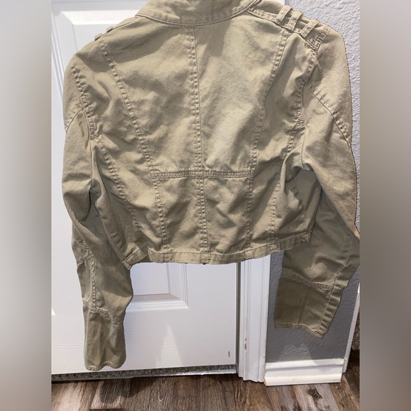 Mudd Cropped Jacket | Army Military Style - Picture 3 of 5